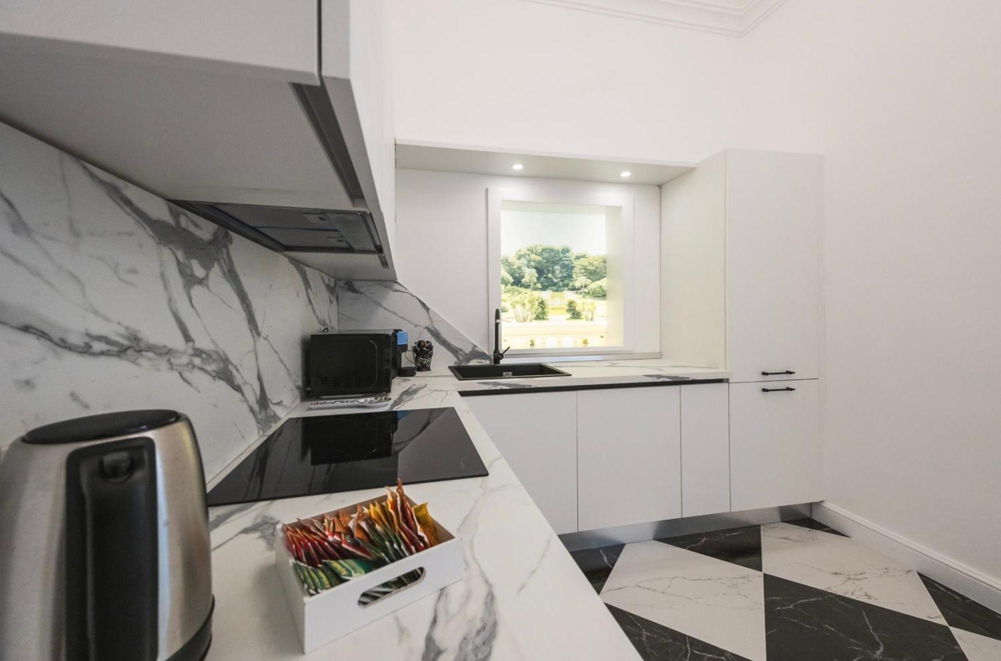 Nitti 76 Luxury Apartment Taranto Eksteriør billede